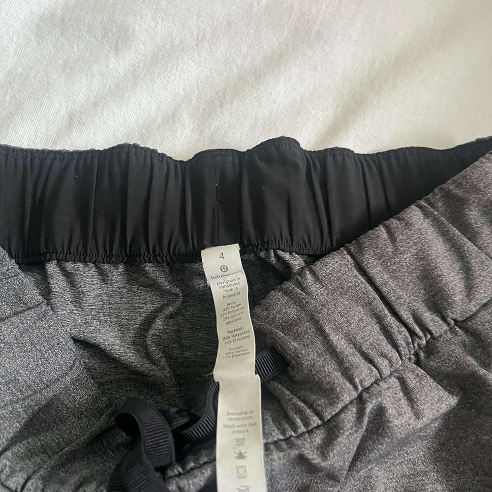 Grey lulu pants !